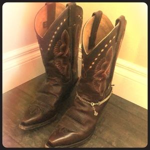 Size 8 Cowboy boots. Only been worn twice!